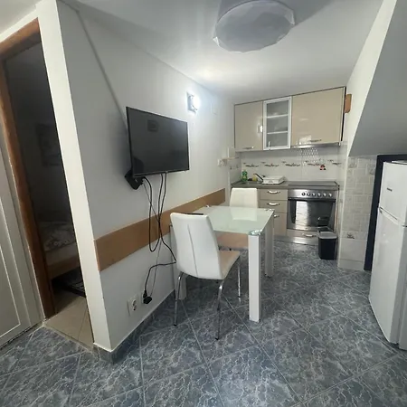 Prime Location - Center 1bdr Апартаменты *