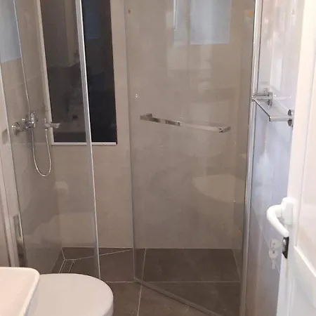 Prime Location - Center 1bdr Apartment Split