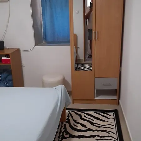 Prime Location - Center 1bdr Apartment *