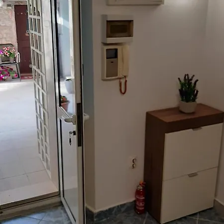 Apartment Prime Location - Center 1bdr Split