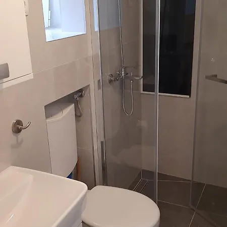 Prime Location - Center 1bdr Split