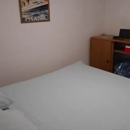 Prime Location - Center 1bdr Apartment Split
